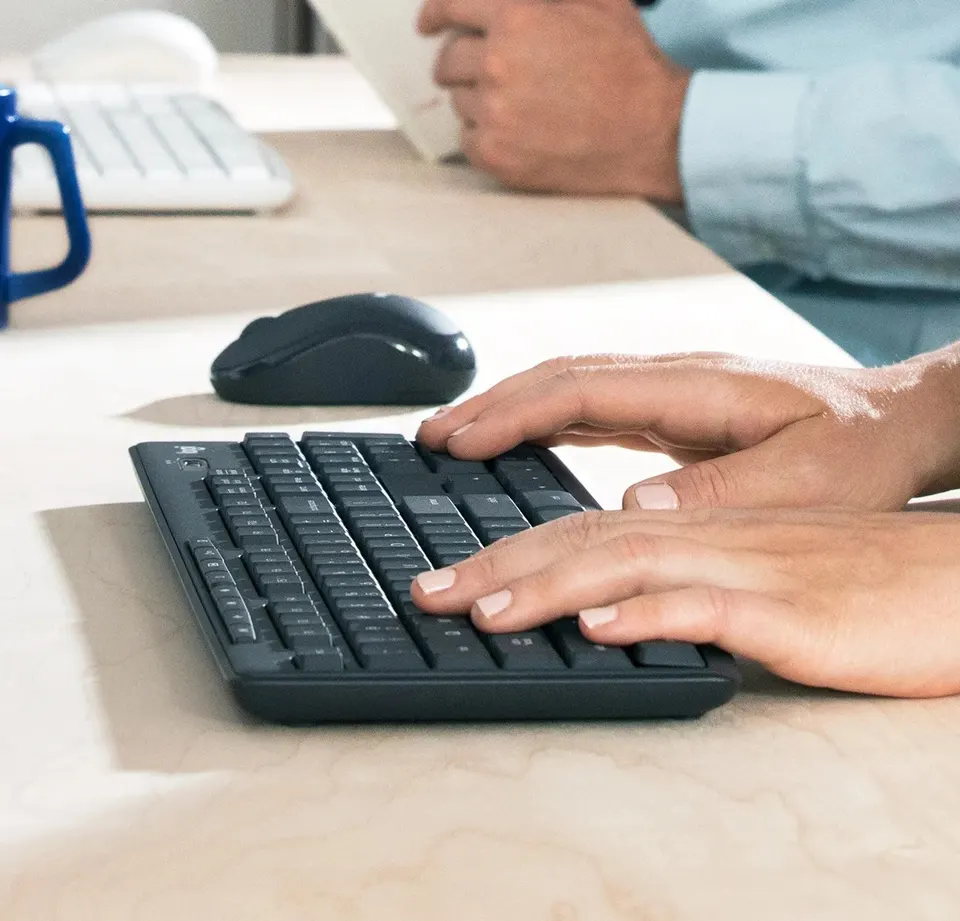 Беспроводная клавиатура и мышь Logitech MK295 (1)