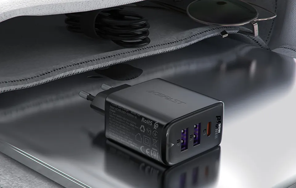 Зарядное устройство Acefast A57 PD35W GaN (2*USB-A+USB-C) (1)