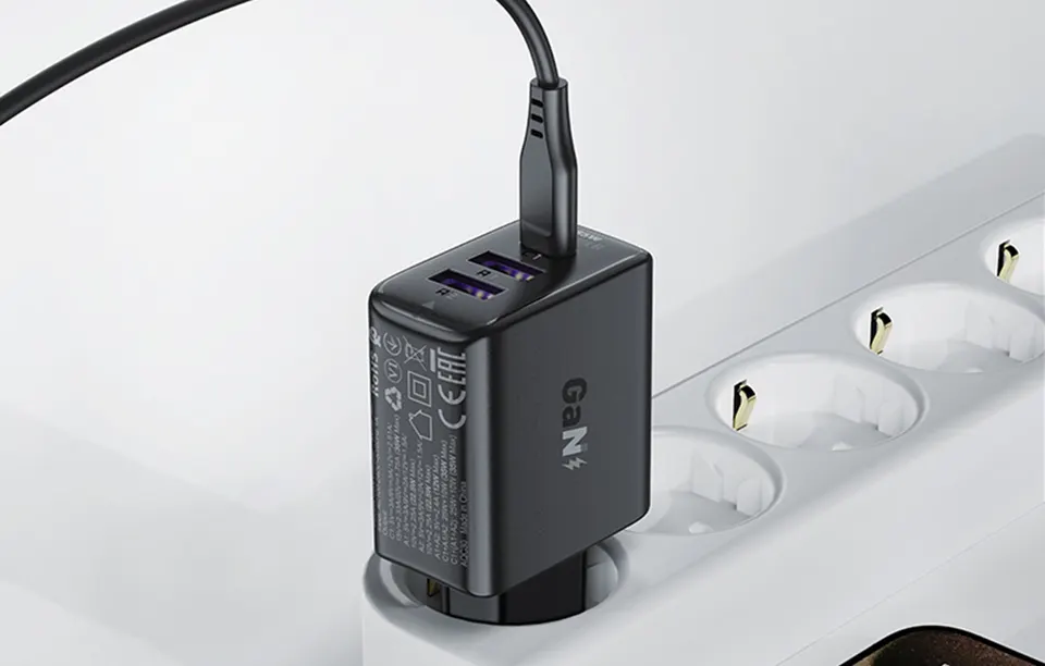 Зарядное устройство Acefast A57 PD35W GaN (2*USB-A+USB-C) (2)