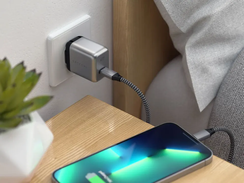 Сетевое зарядное устройство Satechi 30W USB-C PD Wall Charger (1)