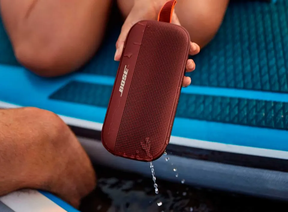 Портативная колонка Bose Soundlink Flex (2)