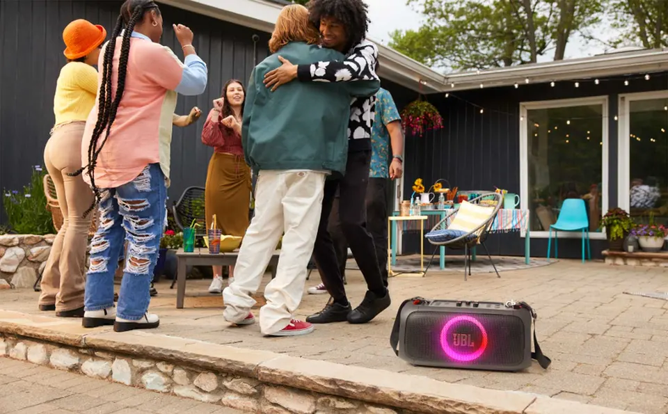 Портативная колонка JBL PartyBox On-The-Go Essential (2)
