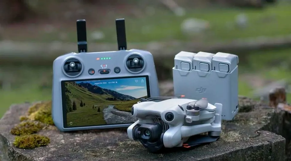 Дрон-квадрокоптер DJI Mini 4 Pro Fly More Combo Plus RC 2 (1)