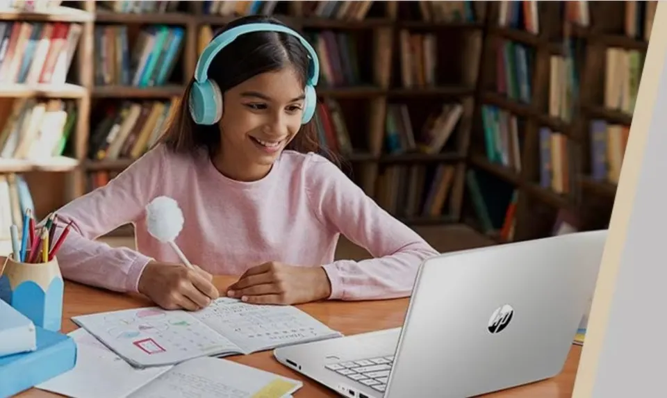 Ноутбук HP 15 15.6" Intel Core i5-1334U 13th Gen/ Intel Iris Xe Graphics (16GB+512GB SSD) (8)