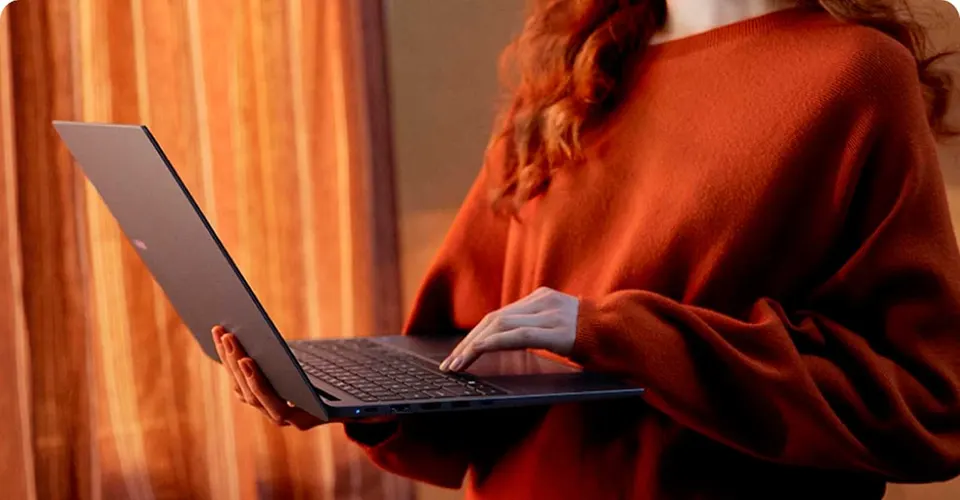 Ноутбук Samsung Galaxy Book 4 15.6" Intel Core 7 150U/ Intel Graphics (16GB+512GB SSD) Win11 (3)
